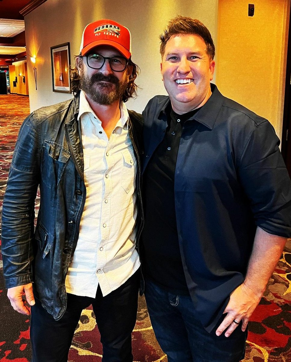 rsjrfanworld's tweet photo. We ❤ Sully.
A year ago today, #DirectorDick met an imaginary friend in the flesh, when he reunited with the wonderful #NateTorrence in Charlotte.
#JustMyImagination https://t.co/IeO6EcJ8ZC
