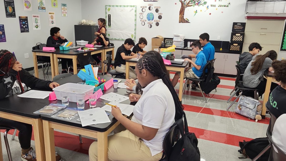 Warriors are fully engaged in Science hands-on activities and labs at CBMS! Ms. Su and Ms. Alex keeping it 💯! @suptdotres @mdcpssouth #yourbestchoicemdcps