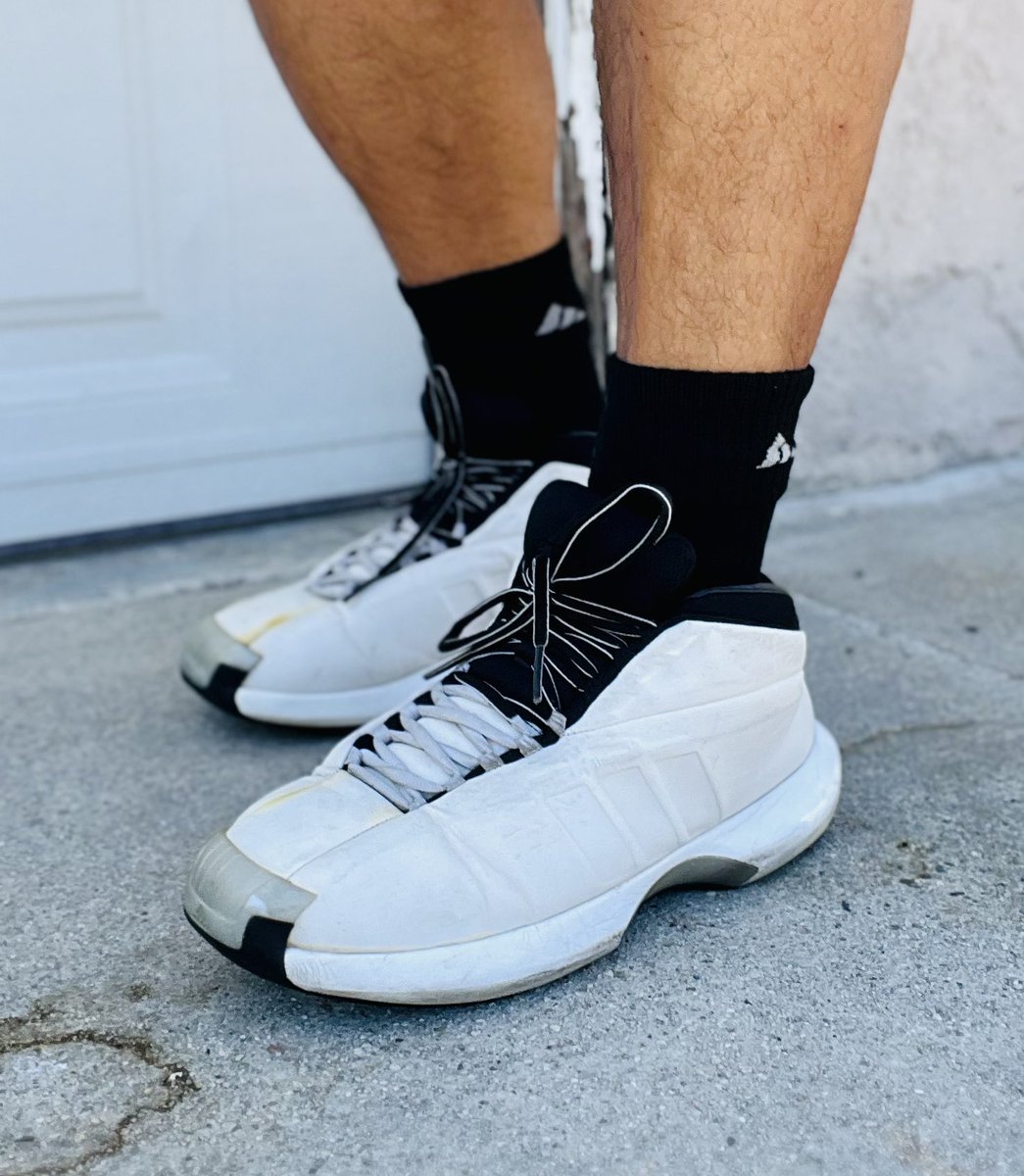 kb8thekid's tweet photo. Day 19 of #24daysofkobe and the @adidasHoops Kobe campaign continues with the first retro of the Kobe 1 aka crazy 1 stormtrooper . @adidas #wdywt #kotd #kobe #frobe #youngmamba #adidas #adidasbasketball #crazy1 #kobe1 https://t.co/zmbWYmdYkT