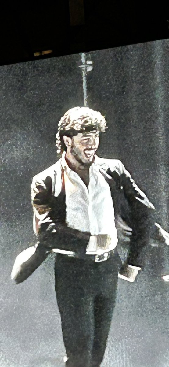 PaulYourBluff's tweet image. Estoy en España para La Festival de la Bulería con mi papa la guitarrista de Flamenco, Ronald Radford ¡Un viaje de mi vida! ¡Que magíca!