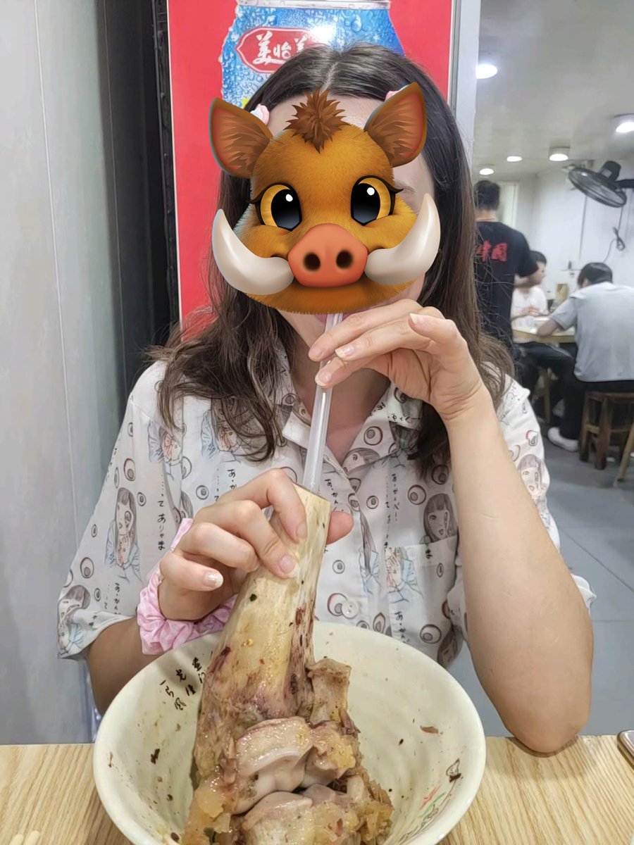 Badalssim's tweet photo. Oui ils donnaient une paille pour la moelle.
Si je rentre je deviens végé c'est sûr mais je ne pense pas rentrer. #FoodPop
(et le couteau à huître 😶) https://t.co/E94Gt6vhH9