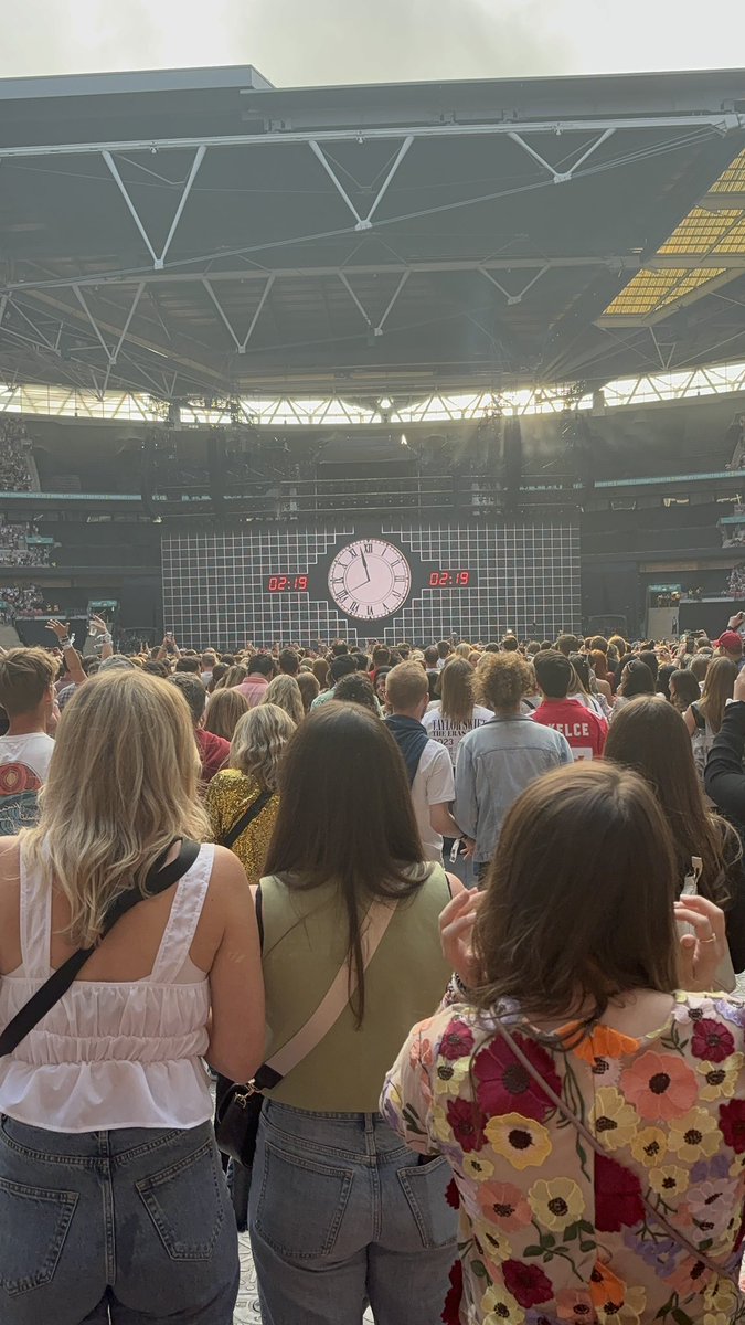 It’s a clock! #TSTheErasTourLondon OMG! We’re really here!