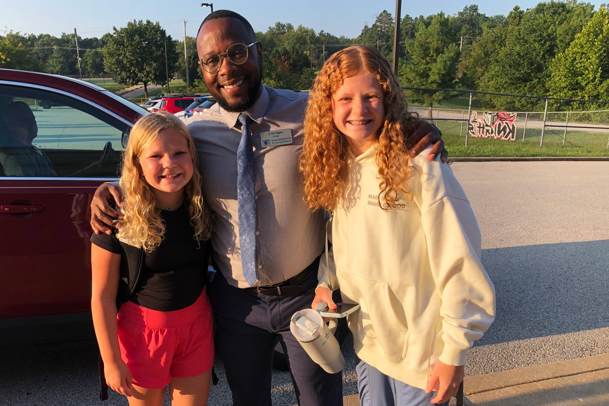 rockwoodschools's tweet photo. It's a great day in the Rockwood School District, as our students, staff members, families and community members celebrate the start of another awesome year of learning and fun!
Here are some scenes from every corner of Rockwood this morning! #RSDFirstDay #PartnerPlanPromise https://t.co/uCgIZo7D75