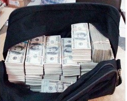 ReyGordos's tweet photo. Que harías si te encontrás 3 millones de dólares? https://t.co/dxqQOwvNlj