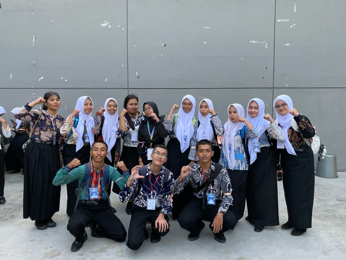 DreamBluee3's tweet photo. Saya Sefi Rosida dari Fakultas Matematika dan Ilmu Pengetahuan Alam Bangga Menjadi Bagian dari Laskar Dewantara Muda 2024
@BEMUMOfficial
#Day3PKKMBUM2024
#PKKMBUM2024
#MabaUM2024
#Laskar Dewantara muda
#Nareswara Drestanta Arutala
#ExcellenceInl.earningInova
#Lustrum XIV
#MANDARA https://t.co/rQIHU2aAg2