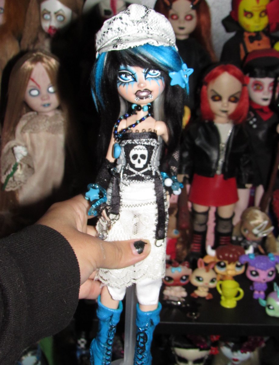 She's still up 4 s3le btw !!! Check the replies!