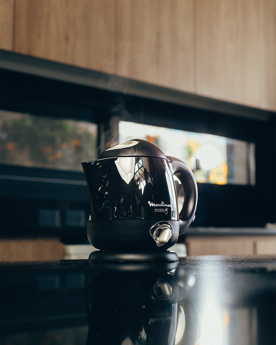 moulinexarg's tweet photo. Si ves este esto, es una señal para renovar tu pava eléctrica por la PAVA ELÉCTRICA MATE NEGRA de MOULINEX. Ideal para este invierno 🔥 y nada más estético para tu cocina 🏡✨https://t.co/MWugeHATzy https://t.co/AC16OEJz5w
