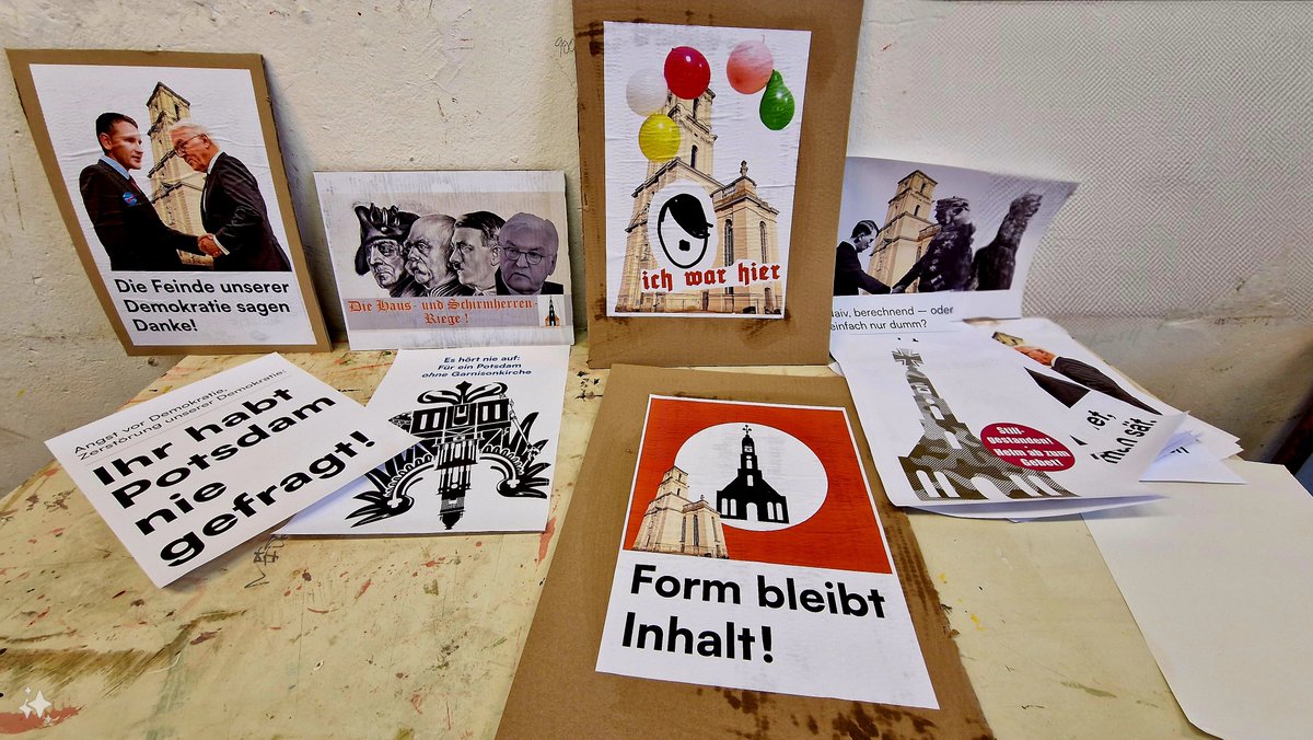 KplZentrale's tweet photo. Vorbereitung läuft!

Der Turm der Garnisonkirche wird nicht ohne Widerstand eingeweiht - versprochen! https://t.co/jPUlSqmcZU