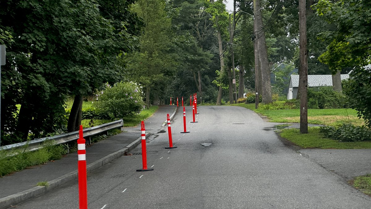 The Lincoln Street shared use path trial has begun.

- Traffic delineator posts have created a temporary 8ft shared use path
- One-way vehicle traffic now only southbound toward Shawsheen Road

Learn more: andoverma.gov/lincolnstreet