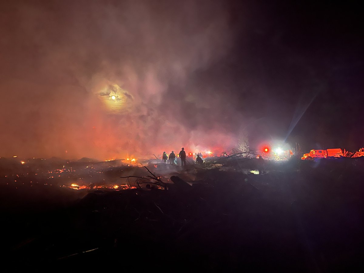 brian_schnee's tweet image. Puttin' in the work! 💪

Some photos and a quick update shared by @wvcfd, who's part of Utah's latest EMAC deployment to assist with the #ParkFire.

"Our wildland fire team that is deployed in California is giving us a look at the efforts to contain the Park Fire.
They’ve been
