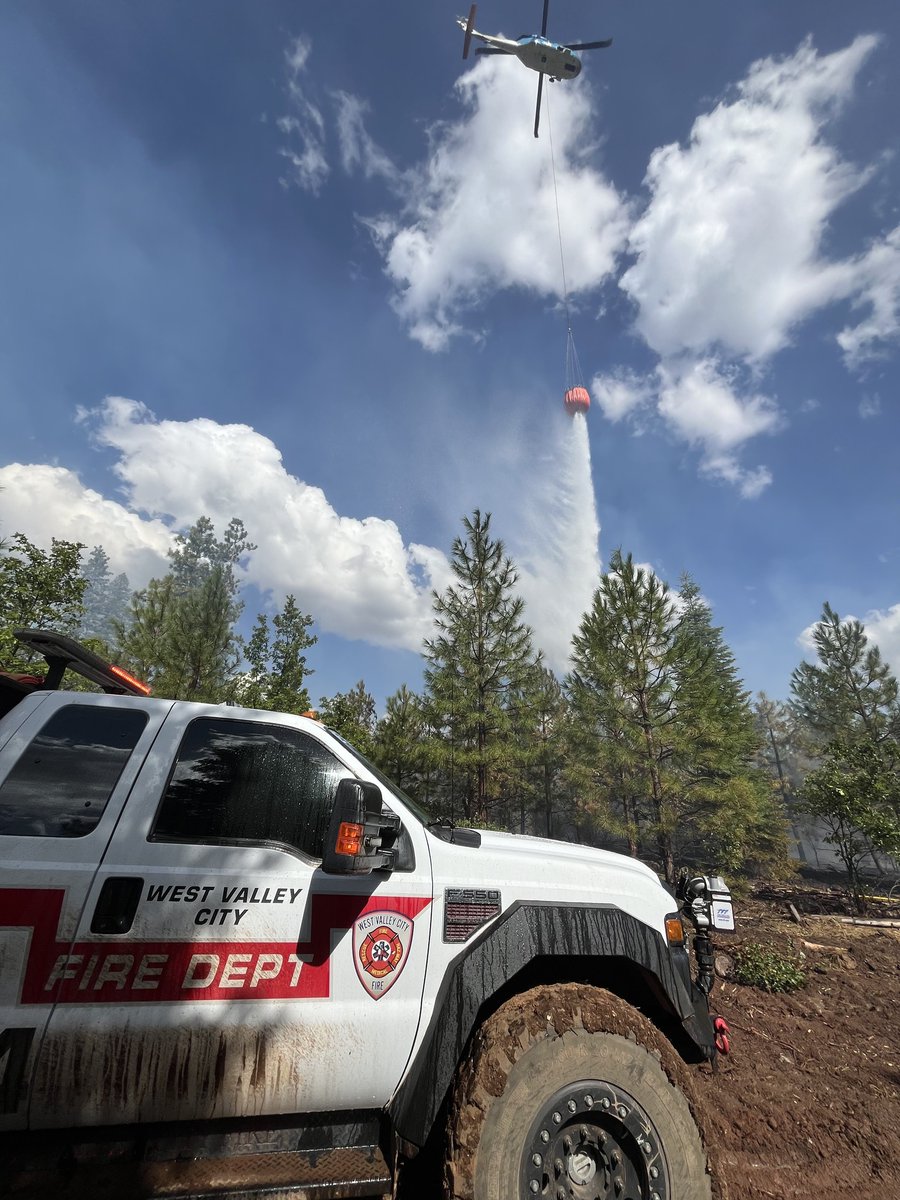 brian_schnee's tweet image. Puttin' in the work! 💪

Some photos and a quick update shared by @wvcfd, who's part of Utah's latest EMAC deployment to assist with the #ParkFire.

"Our wildland fire team that is deployed in California is giving us a look at the efforts to contain the Park Fire.
They’ve been