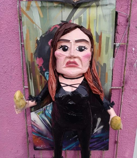 MrBrainer_'s tweet photo. Quiero la piñata solo para pegarle y sacar todo el coraje que le traigo jajajaja
#LaCasaDeLosFamososMx #LaCasaDeLosFamososMexico #LCDLFMX2 https://t.co/tYmbbqUeHY