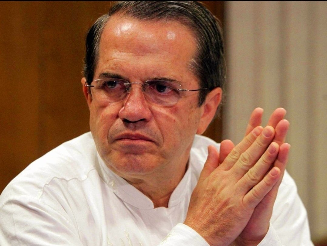 El día que a este bisexual amante de Correa se le ocurrió pactar con la mafia italiana, y enviar cocaína dentro de la valija diplomática; ese día la mafia europea entendió que el gobierno del Ecuador era permeable y fácil de comprar. Allí empezó nuestro calvario como país.