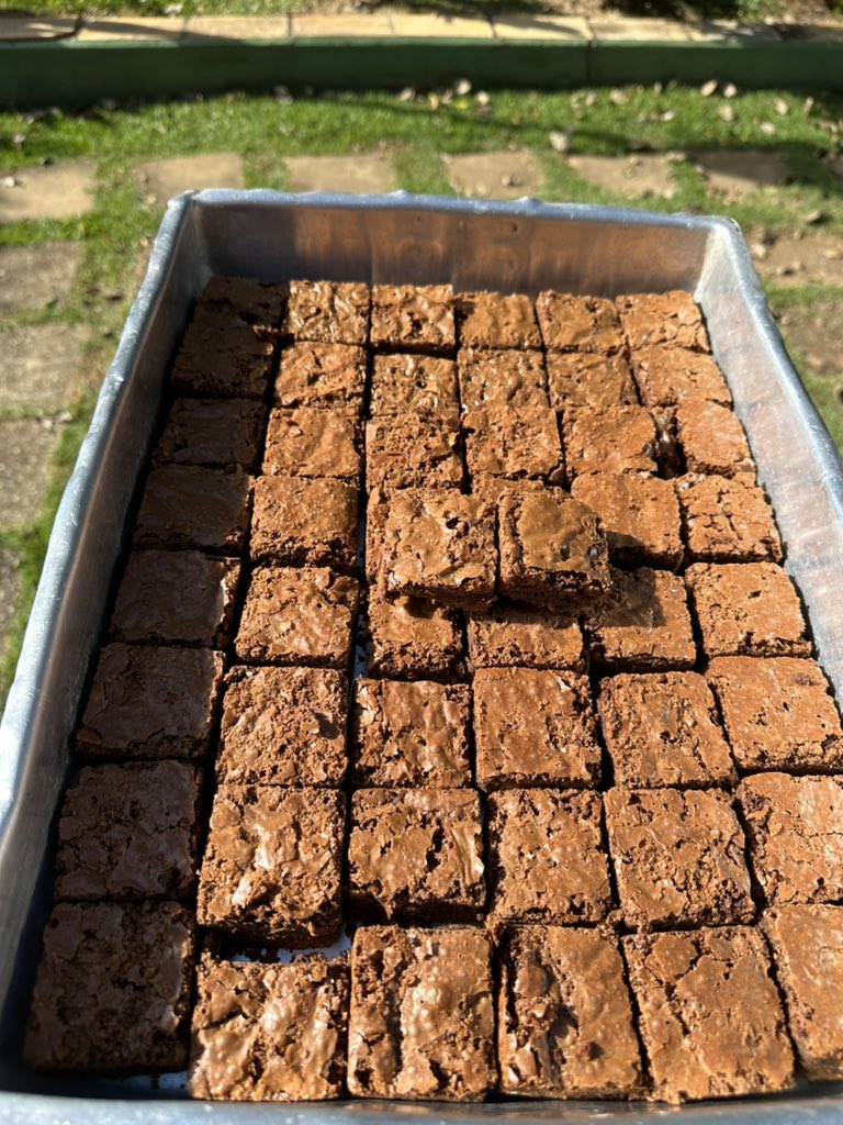 É impossível ser Infeliz com uma travessona de Brownie.