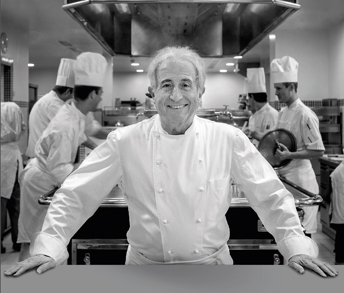 EddyLefaux's tweet photo. Inventeur de la "cuisine moderne", chef trois étoiles au guide michelin, #MichelGuérard est décédé dans la nuit de dimanche à lundi à 91 ans
Fils de boucher, c'est Ă #Pavilly qu'il passa une bonne partie de sa jeunesse
#Hommage à ce grand ambassaeur de la #gastronomie française. https://t.co/24oRT8CT2a