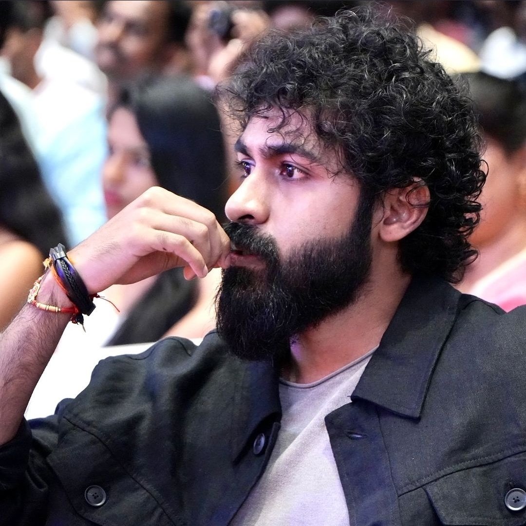 Prkcult06's tweet image. Looks &amp;amp; dressing sense!🥵

Peak time waste madkobeda guru, bega aelladakku clarity kotti, 

Nxt film announce madu⚡️

#Doddmane #appuboss #Yuva