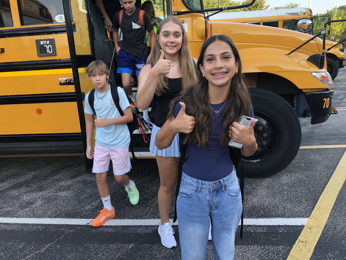 OneRockwood's tweet photo. Classes are back in session in @rockwoodschools! Students at Rockwood Valley Middle smiled and gave a thumbs-up on this first day of the 2024-2025 school year. #RSDFirstDay #WeAreRockwood https://t.co/aU7330xkUF