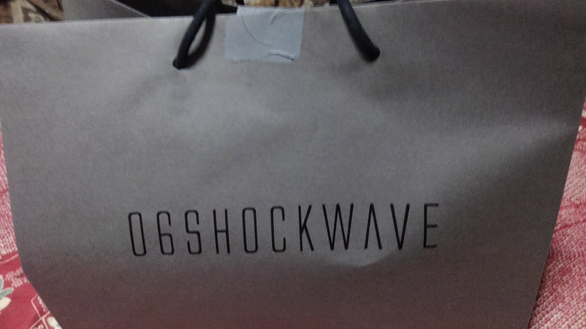 dollyvarden178's tweet photo. 実は先日の夏レプで、06shockwaveさんで結構育ったサイズのオスのhet サンセットをお迎えしました😊
一緒にココチップ(床材)も。コンパクトに圧縮されているのに持ってみると重くてたっぷり詰まっていて、約4.5kgもありました🙂

#06shockwave https://t.co/0zI7h8PmZW