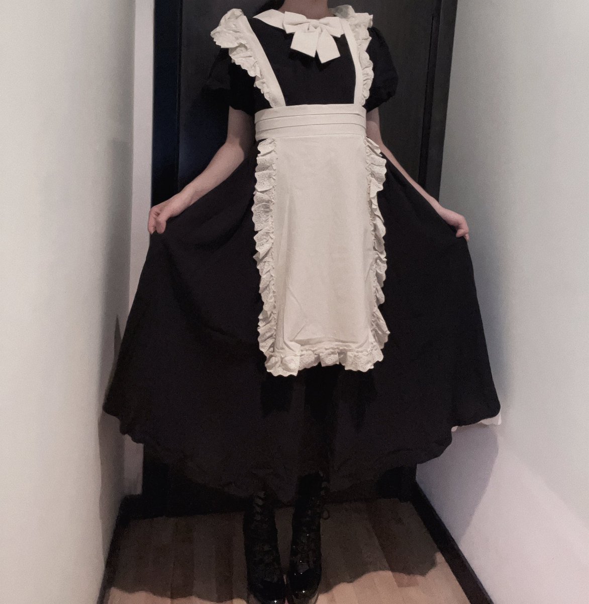只有主人才会知道
你爱着的女仆小姐
裙下都藏着些什么