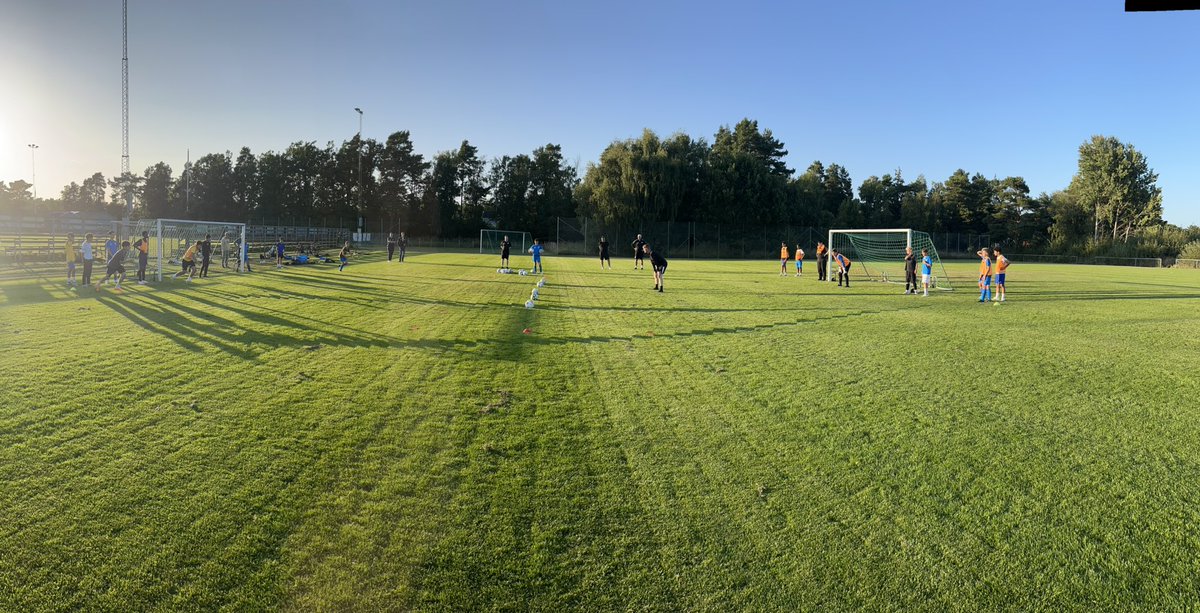 pashofestim's tweet photo. IKVÄLL!
Inspirationsträning inom RTP tillsammans med #IFKBerga
Bra jobbat spelare och ledare 👏⚽️
#KalmarFF #RTP2024 #SmålandsFF https://t.co/6kvY8R1NhR