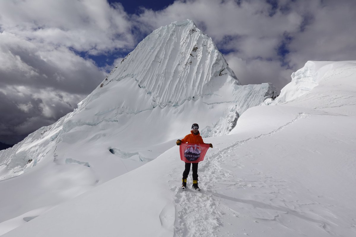 SuperSmashYaute's tweet photo. Notre Smasher grimpeur Hugo Haasser (dit "Shin-L") du haut du Chopicalqui (6354m) et Alpamayo (5947m) Vous fait un appel de la haut pour la Bour'Pif Arena 10 👀

Plus de photo : https://t.co/9ammG9s5sK

https://t.co/gWQgNG18Cj https://t.co/Biyg8j1pRG