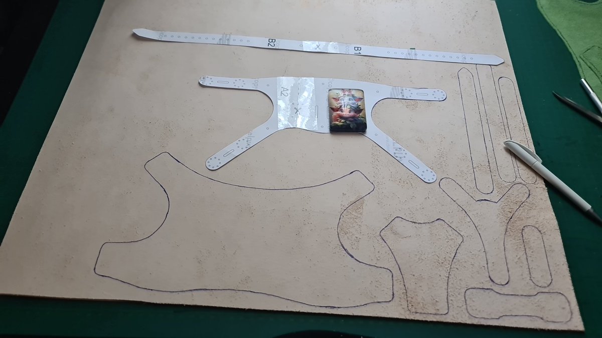 Dann Bastel  wir mal ein Hundegeschirr
#petplay  #selfmade #leather