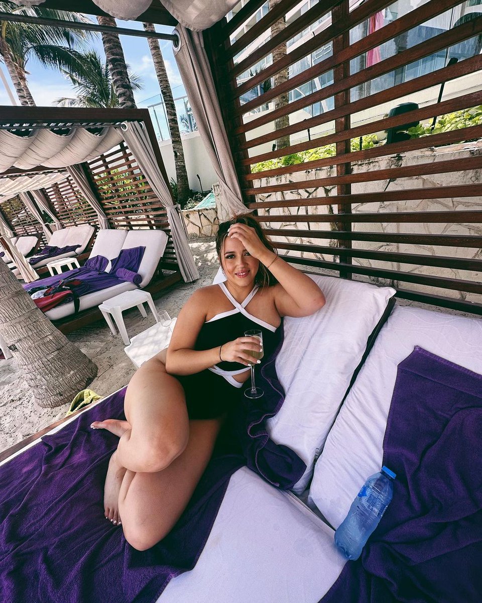digital_emmi's tweet photo. Someone’s POV in paradise 
#emmadeaton #besttime #enjoy #family https://t.co/Wbtzrfl6Ry