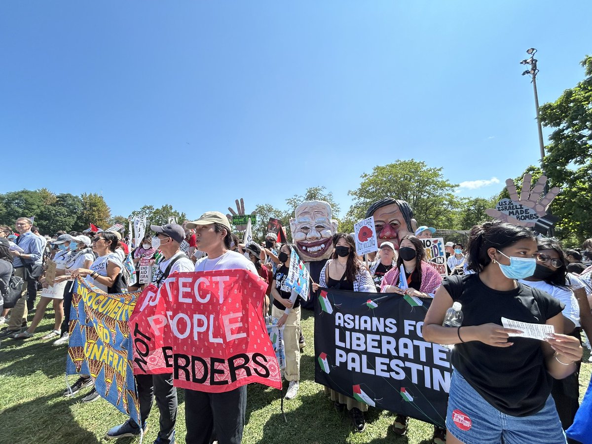 PROTESTING THE DNC:

Check out the massive crowd in Union Park right now ⤵️

This is The Coalition to March on the DNC

They represent more than 200 organizations- with people here from across the county 

“No business as usual” is one message today

More all day on <a href="/cbschicago/">CBS Chicago</a>