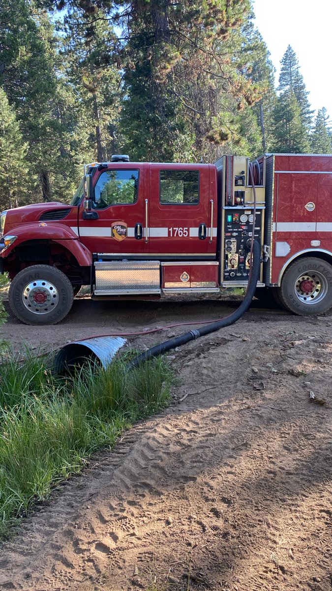 CALFIRECZU's tweet image. It's been a loooooong summer for Strike Teams. ST9171C (all CAL FIRE CZU) continues to fight the #ParkFire. They have been working hard in @tehamacounty reinforcing control lines, mopping up hot spots. Remember: It's mid-August, conditions are dry. Make fire-safe decisions. #CaWx