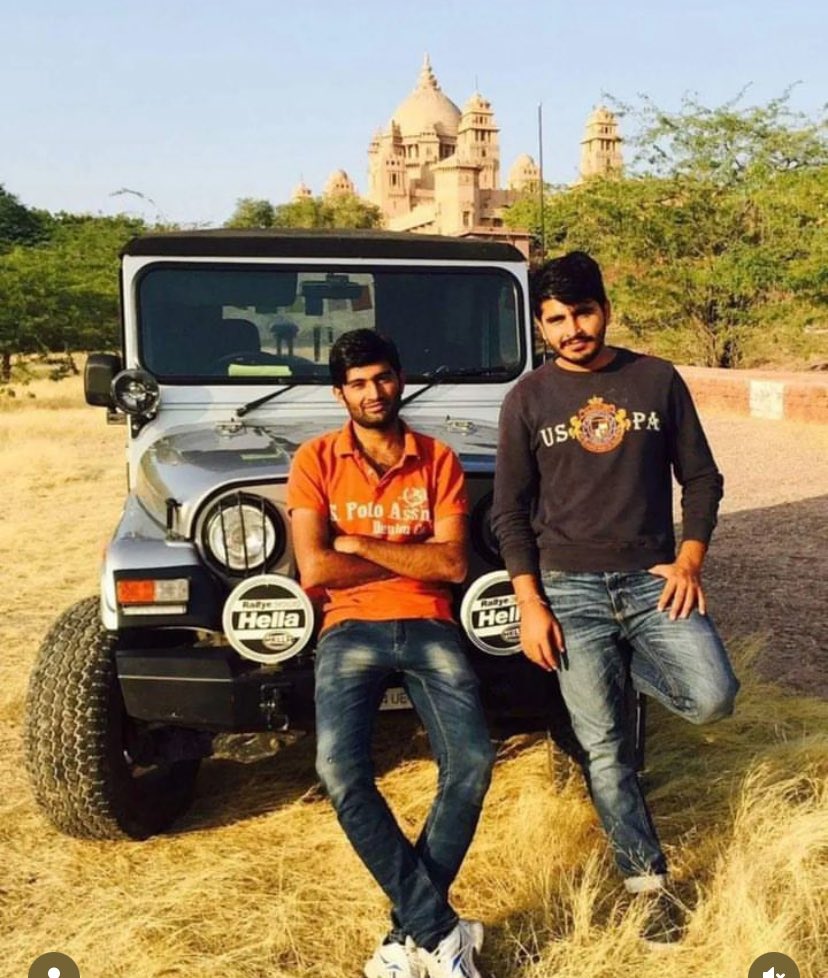 ranwa_narine's tweet image. रविंद्र सिंह भाटी के तथाकथित चाणक्य कहा जाने वाले जेठू सिंह गड़ा जी की शिव विधायक के साथ पुरानी तस्वीर जिसमें दोनों मित्र पुरे अलग नज़र आ रहें हैं... #jethusingh #ravindrasinghbhati #jnvu #UdaipurViolence #jodhpur #3nohostel