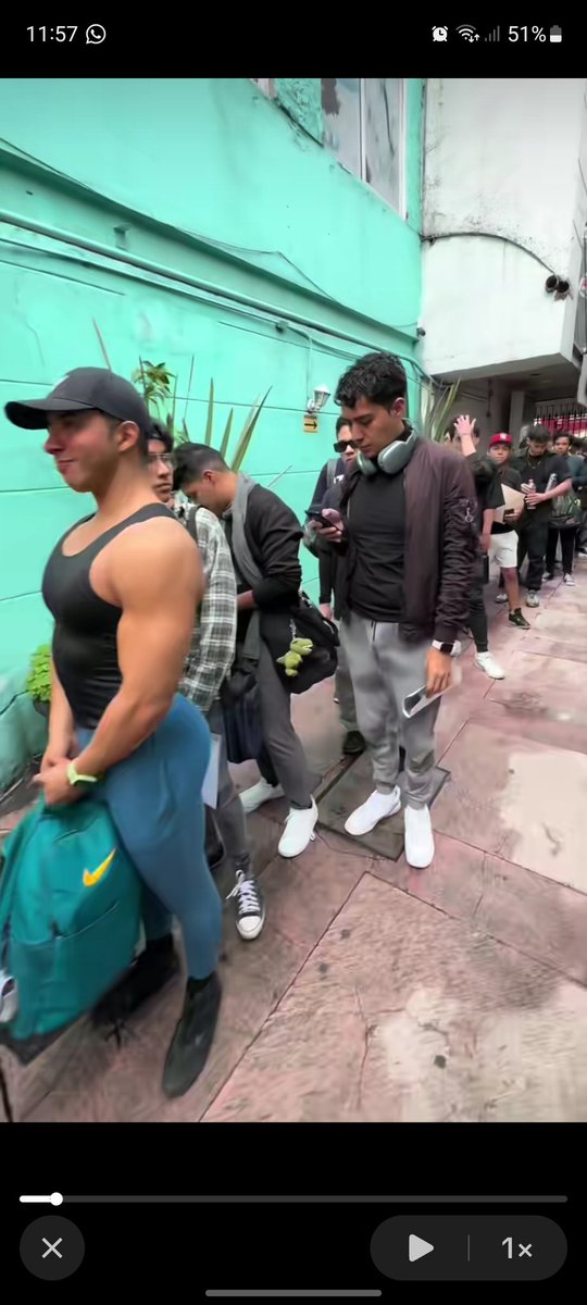 perea_rico's tweet photo. @DragsNoti @PepeYTeo Pasen redes del nalgon de pans azul, fue a las audiciones de la más draga como bailarín 🤪🤙🏻 https://t.co/1E51lnmPWF