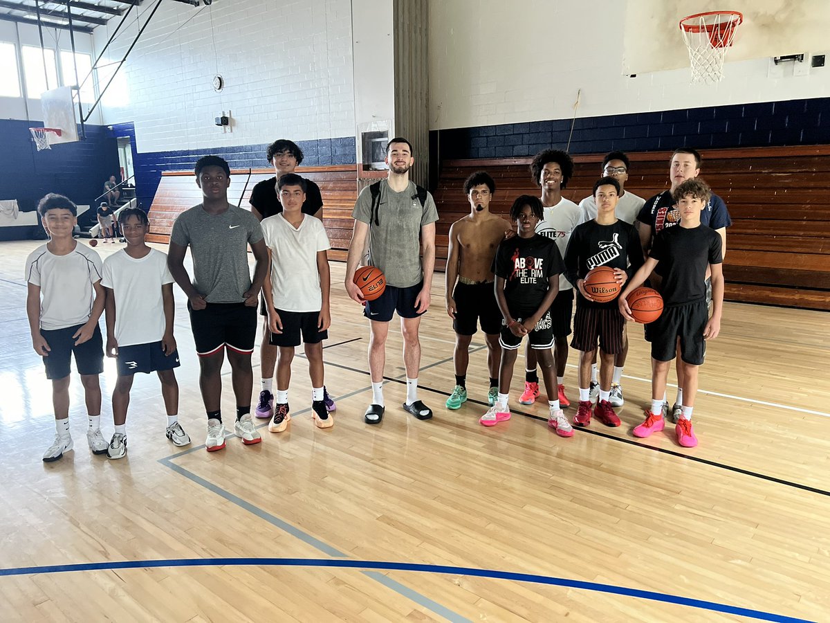 ATRElite's tweet photo. It’s not everyday that you get to work out with a 2x national champion! Great having @AlexKaraban in the gym with us today. We appreciate you and all of your contributions to our program, Alex! 🙌🏽 @atrtraining978 https://t.co/wwPQsjcMhW