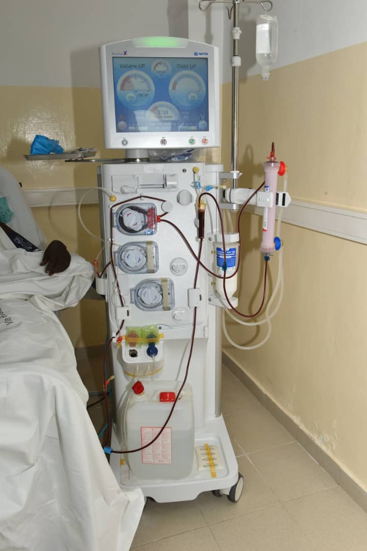 Ce Lundi 19 Aout 2024, j'ai eu à constater avec satisfaction,  le demarrage effectif des activités du Centre d'hémodialyse Khalifa Ababacar Sall oú les séances de dialyse sont entièrement gratuites.

Ensemble,  marchons vers «l'essentiel»!