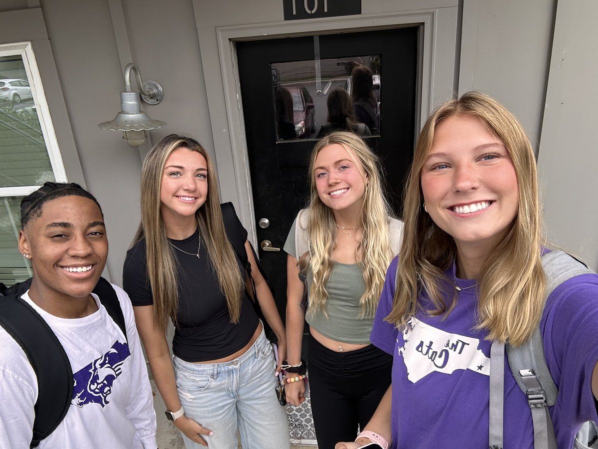 CatamountWBB's tweet image. First Day of School 🍎✏️