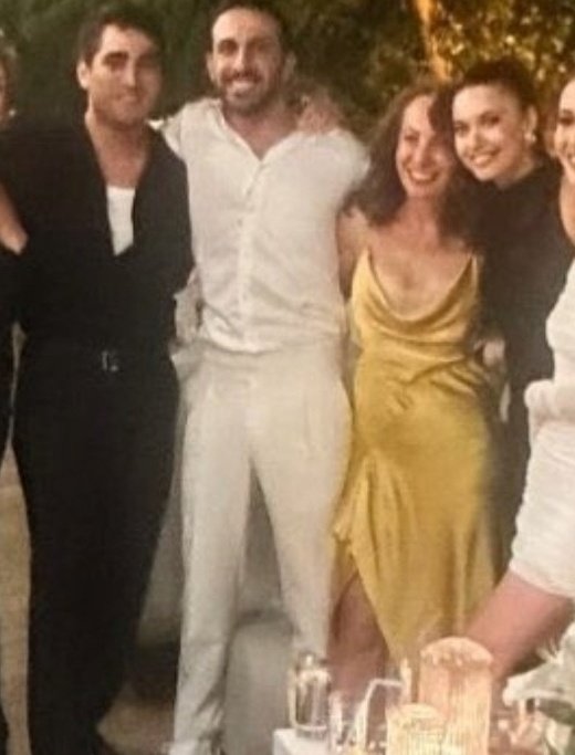 I CAN'T PROVE IT BUT AFRAM DRESSED LIKE THIS ON PURPOSE