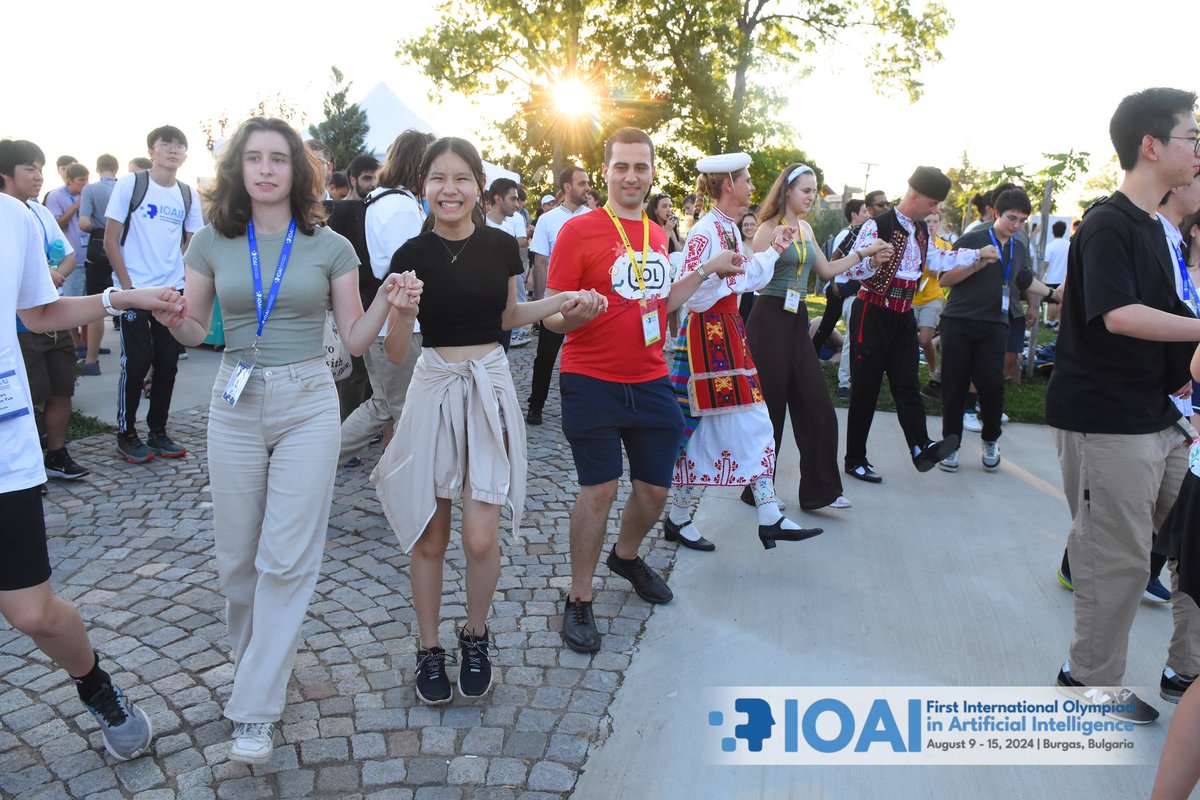After several days of hard work, participants in IOAI got to enjoy a party at Chengene Skele, a fisherman port south of Burgas. It was an evening full of fun and everyone got to learn the Bulgarian traditional dance horo! 🇧🇬