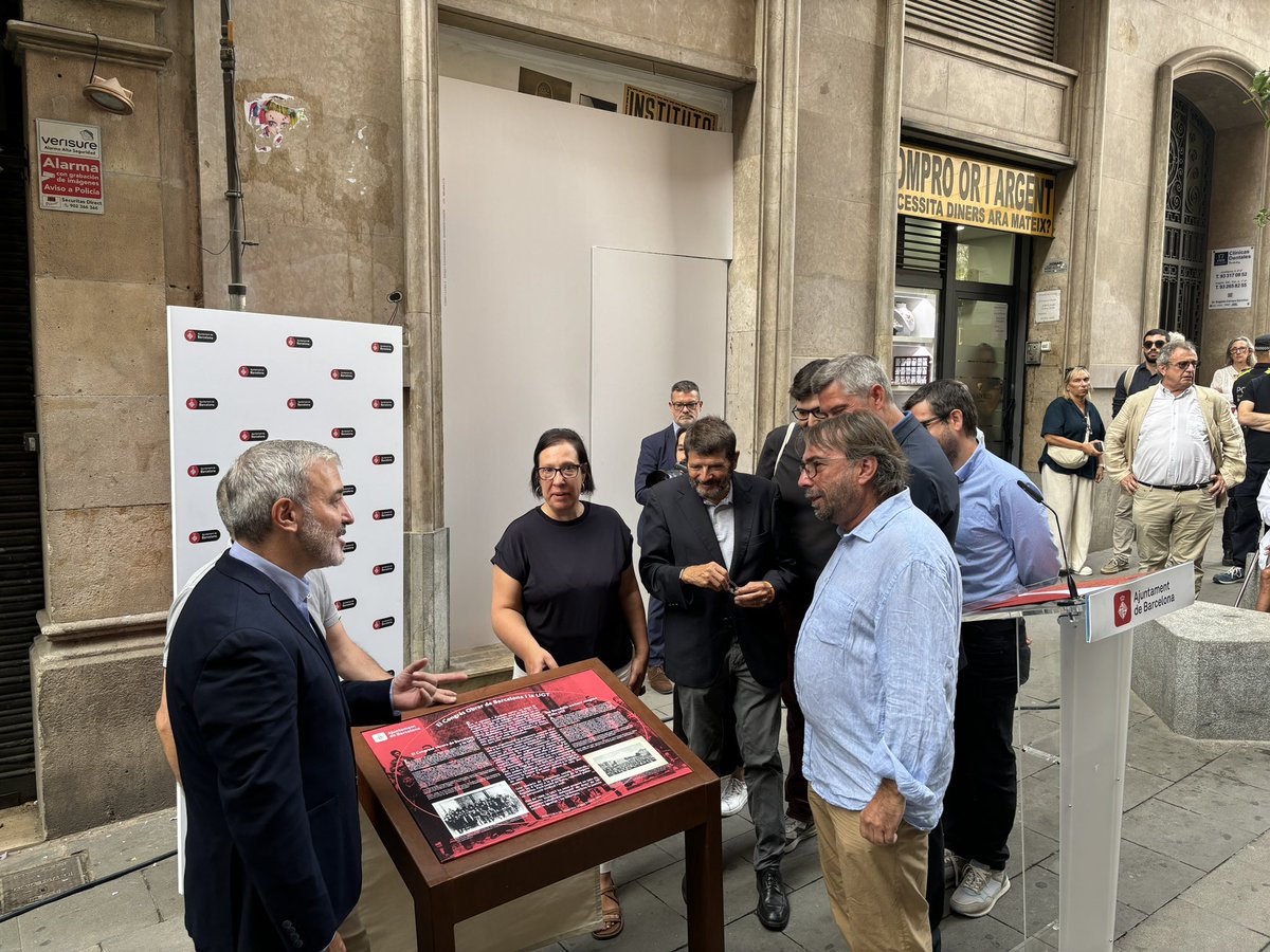 Octainvernizzi's tweet photo. Avui hem estat amb el regidor @Albert_Batlle_B, @jaumecollboni i representants sindicals inaugurant el faristol que recorda la fundació de la UGT i el primer Congrés Obrer. Reafirmem la importància del moviment sindical a l’hora de millorar les condicions de vida de la societat. https://t.co/2NRPRngQ2N