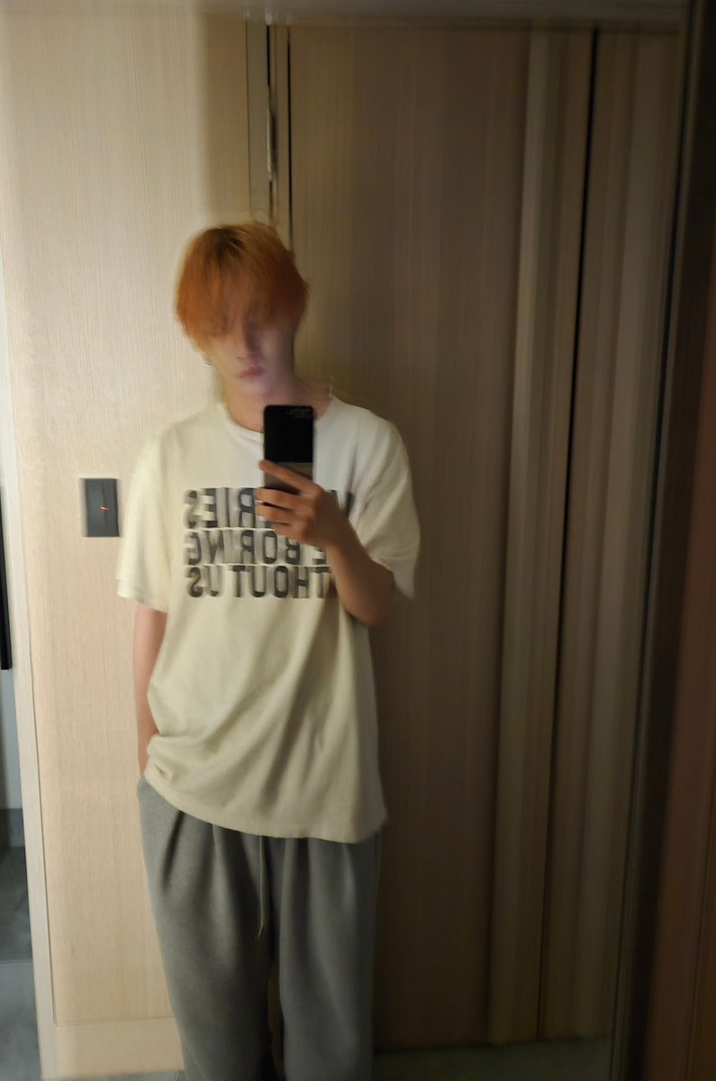 enhypenweverse's tweet image. [ #희승’s Post ] 240820

#HEESEUNG: At the hotel🥴

@ENHYPEN_members @ENHYPEN #ENHYPEN #엔하이픈