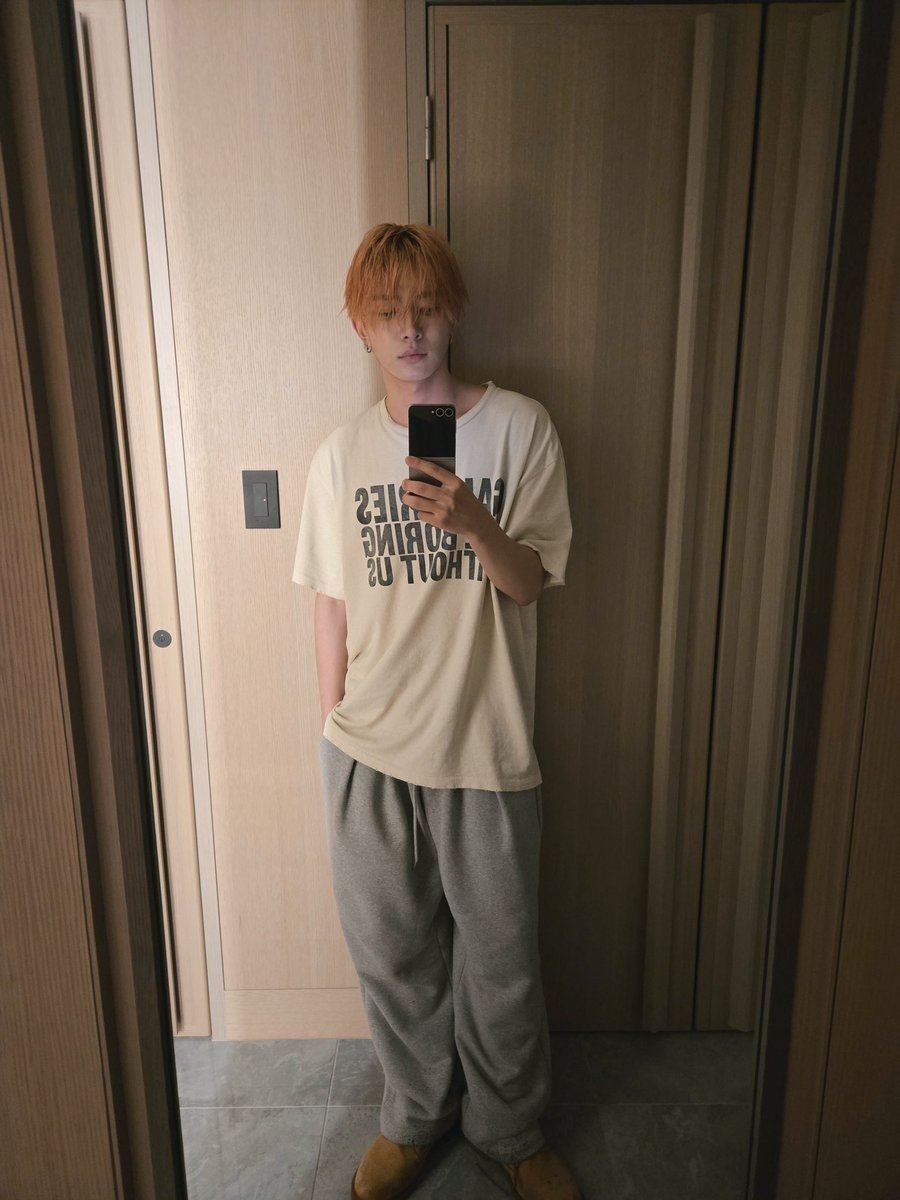 enhypenweverse's tweet image. [ #희승’s Post ] 240820

#HEESEUNG: At the hotel🥴

@ENHYPEN_members @ENHYPEN #ENHYPEN #엔하이픈