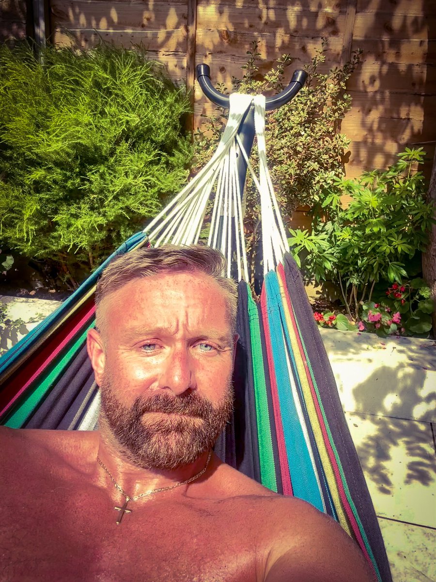 IceBlueUK's tweet photo. Sunday relaxing on a day of summer ☀️ https://t.co/IBKGiDUFfl