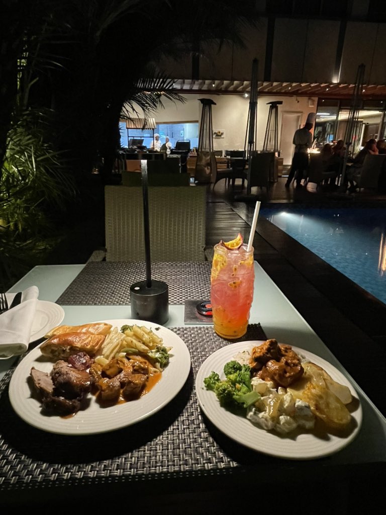 ForkAroundLsk's tweet photo. If you love a good buffet, you have to check out the weekend bbq buffet at smokehouse restaurant  at neelkanth sarovar premier hotel 🍽️ watch my new reel to see what it’s like 
 https://t.co/sNWsTGwp7s https://t.co/8ro6VDbTs8
