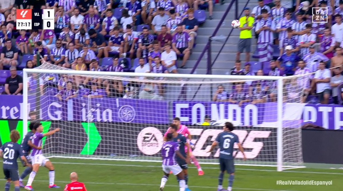 ArchivoVAR's tweet image. 🖥️💥 El VAR tarda una jornada en pasar de las directrices del CTA.

👉🏻 Omar El Hilali agarra por la cintura y de la camiseta a Messeguer impidiendo que pueda disputar el balón.

❌ ES PENALTI.

▪️ Este tipo de acciones, según el CTA, se iban a comenzar a castigar con penalti.