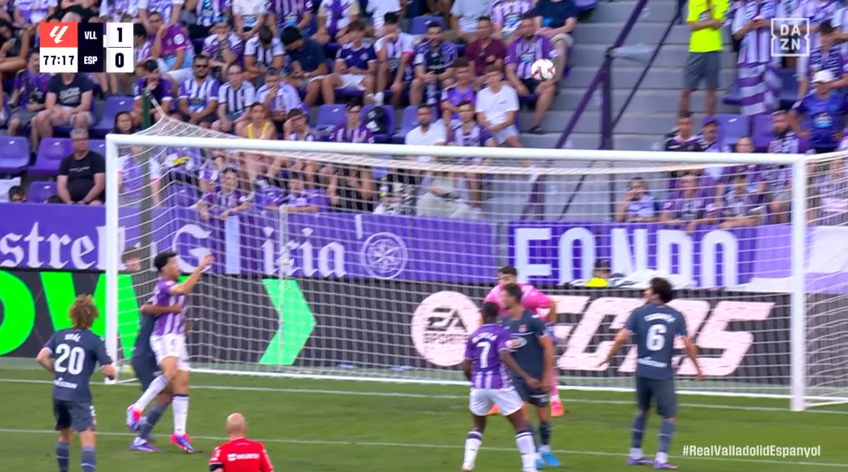 ArchivoVAR's tweet image. 🖥️💥 El VAR tarda una jornada en pasar de las directrices del CTA.

👉🏻 Omar El Hilali agarra por la cintura y de la camiseta a Messeguer impidiendo que pueda disputar el balón.

❌ ES PENALTI.

▪️ Este tipo de acciones, según el CTA, se iban a comenzar a castigar con penalti.