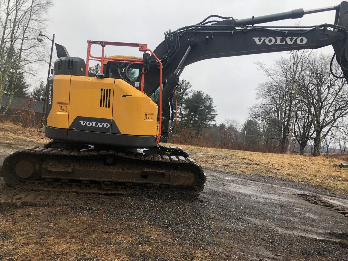 2019 Volvo ECR145EL Excavator, Stock # 4556-JG, $ 89,500.00
Excellent overall condition. Super low hours. Rubber tracks. General Purpose bucket. Auxiliary Hydraulics. Work Ready!  For more information visit buff.ly/4czEQBd