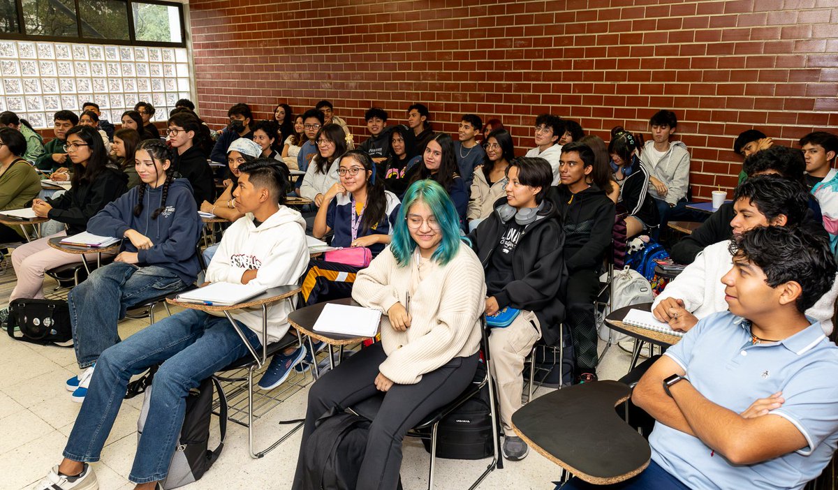 enp_unam's tweet photo. #NotiPrepas 🎒📚
Hoy recibimos con emoción a las y los estudiantes de la #ENPUNAM a este nuevo ciclo escolar 2024-2025. ¡Feliz regreso a clases! https://t.co/rE3mcez1ZT