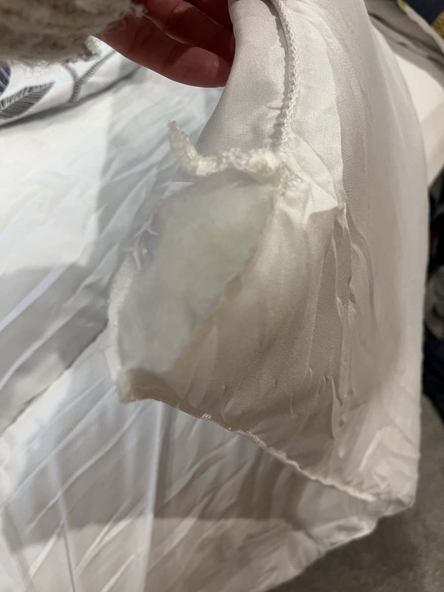 nicellen75's tweet photo. @ArgosHelpers I purchased a king size quilt today from one of your stores, was just making my bed with the new quilt and it has a huge hole on one corner! https://t.co/WQq1hFiD4K