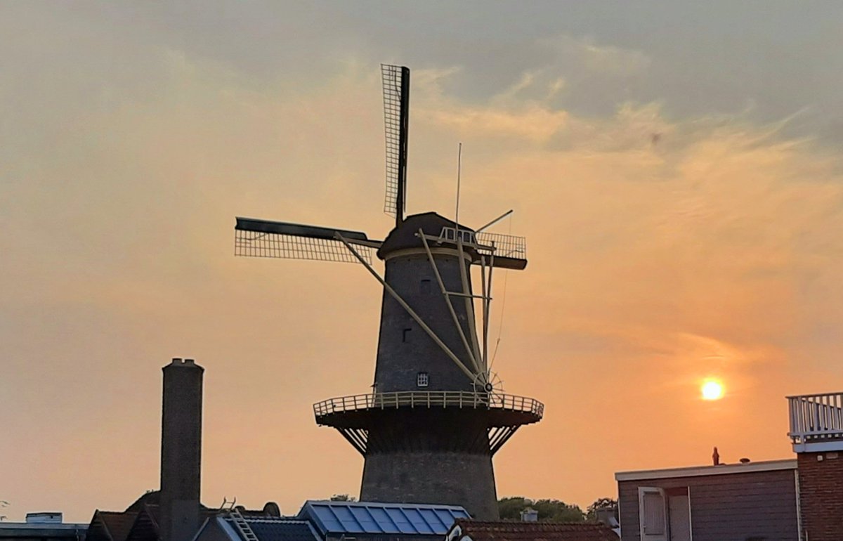 Lovely #sunset this evening 😍
The #windmill is #Molen De Vrijheid in #Schiedam #Holland #TheNetherlands 
#Zonsondergang