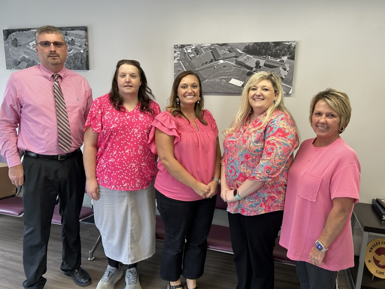 OwsleySchools's tweet photo. The Owsley County School District Central Office staff is wearing Pink today for Lucy. Our thoughts and prayers are with her family and the Henderson County School District. #PinkiesUpForLucy https://t.co/DBojCQgHP0