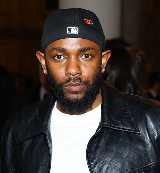 DopeMusicHH's tweet photo. Eminem and Kendrick Lamar are working on a New Collab Album 

Via(@itsfakenewsbro) https://t.co/xhphsxJGuj