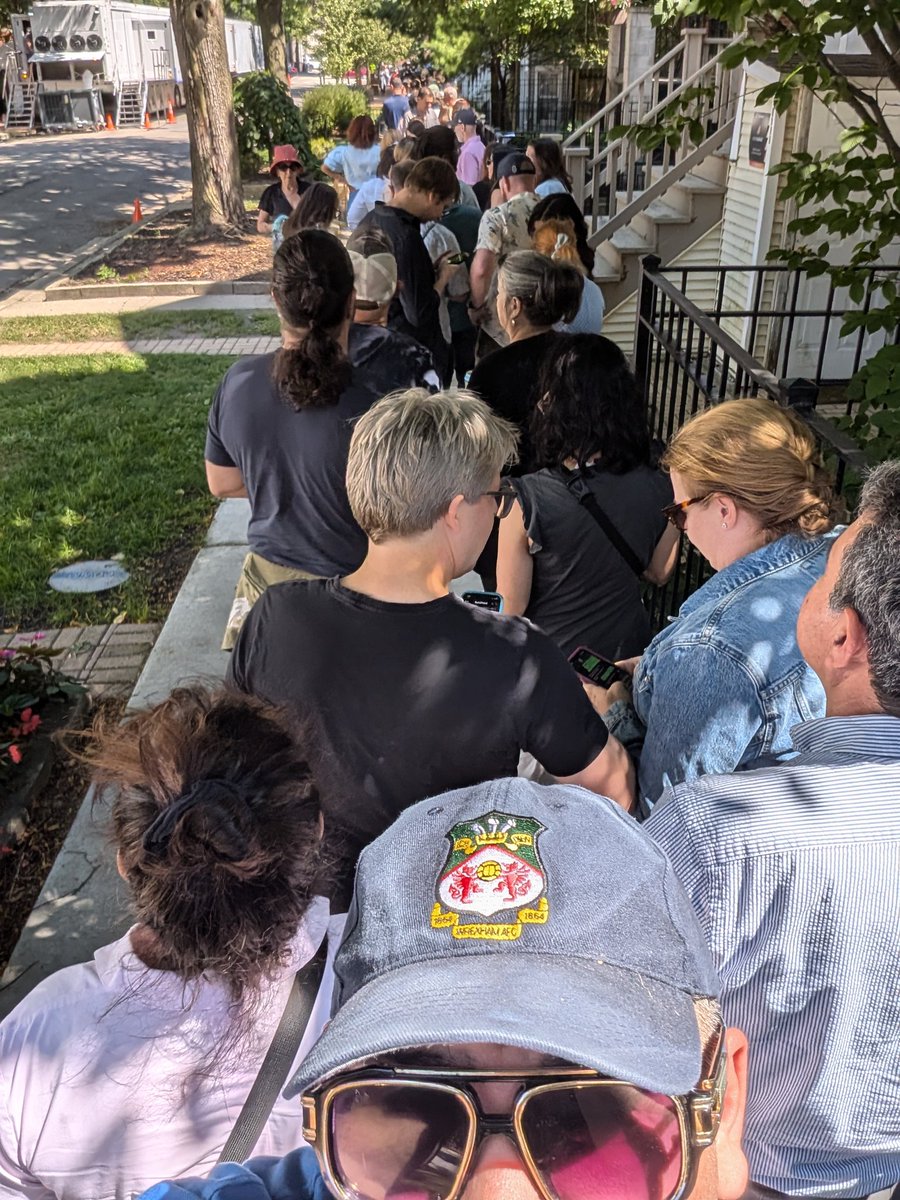 Guy Inchair ๐ด๓ ง๓ ข๓ ท๓ ฌ๓ ณ๓ ฟ (@aguyinchair) on Twitter photo Several hundred friends in line for the <a href="/TheDailyShow/">The Daily Show</a> taping in Chicago for the #DNC. Venue seats around 1K, so we have a good chance of getting in. Several hundred friends in line for the <a href="/TheDailyShow/">The Daily Show</a> taping in Chicago for the #DNC. Venue seats around 1K, so we have a good chance of getting in.